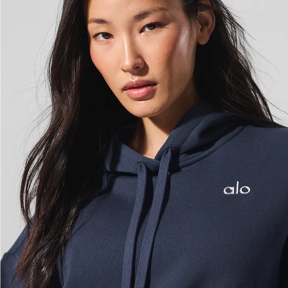 Alo Yoga Accolade Hoodie in Navy - Picture 2 of 7
